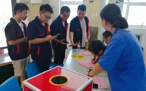 愛心點燃希望  真情傳遞（dì）溫暖