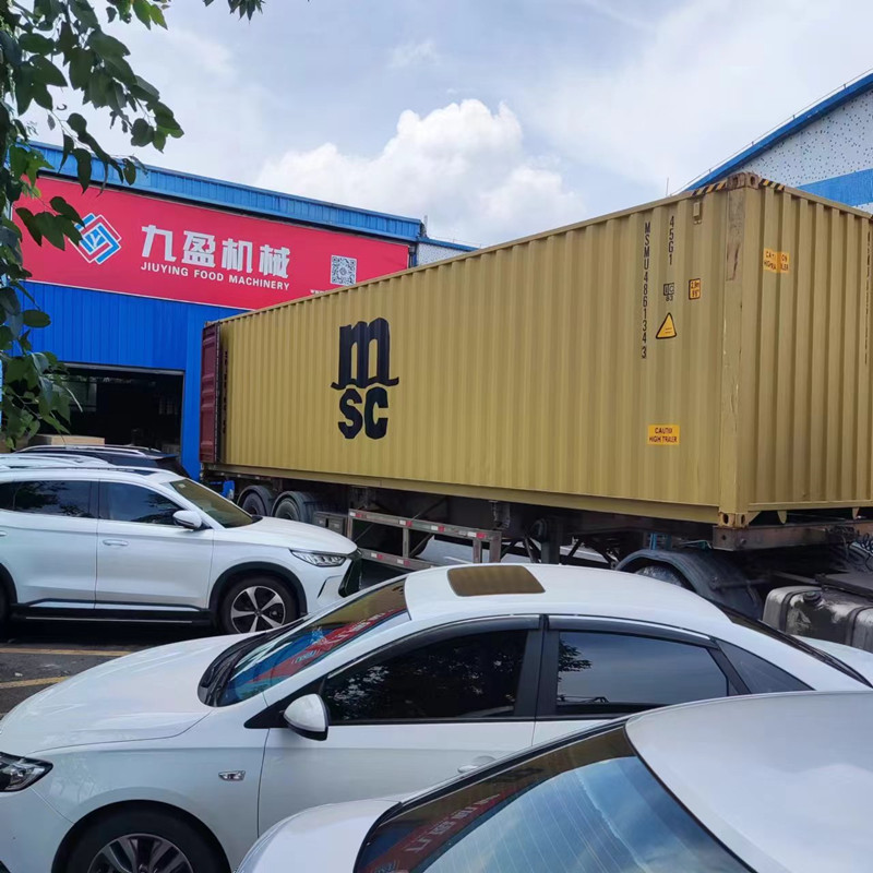 貨櫃滿載（zǎi）啟航；進軍馬來西亞